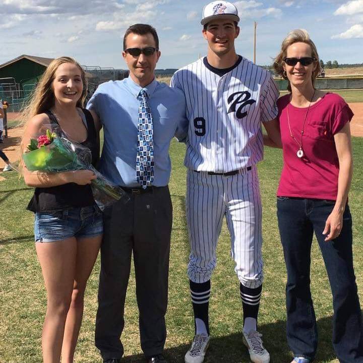 B_Johnson_13's tweet photo. Happy birthday to the best sister out there!! Hope you have a great day you deserve it❤️🎈🎉@jess_johnson132 https://t.co/TkHquH3kPv