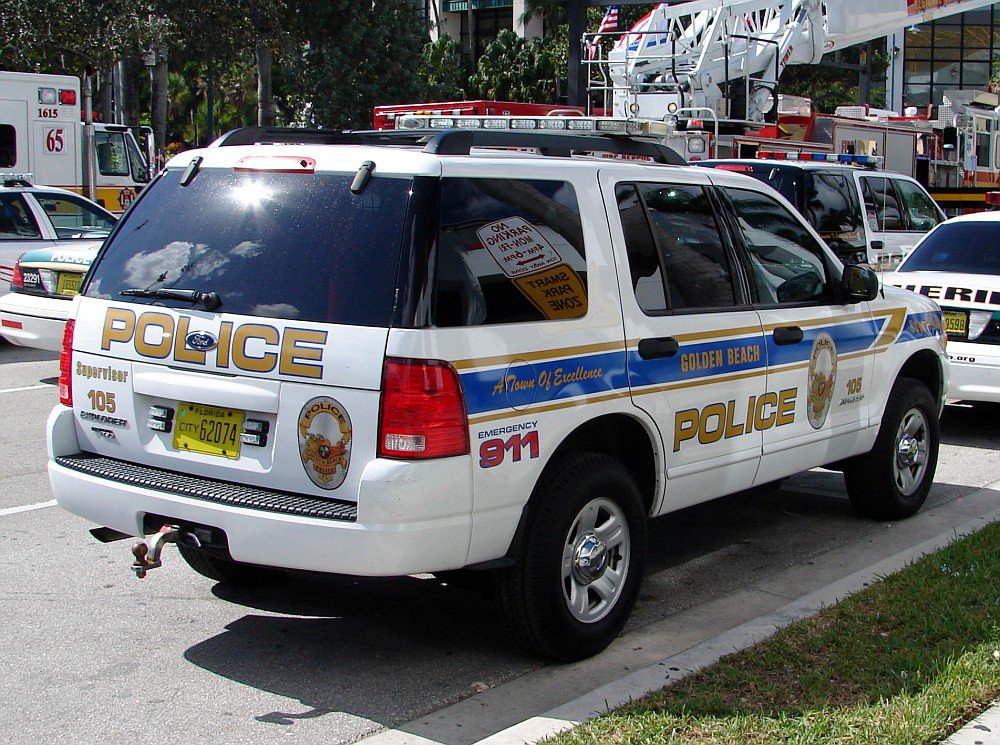 Developing story: Doctors release Golden Beach K-9 police officer shot in Miami Gardens bit.ly/2l92tHo https://t.co/Q87792PVT3