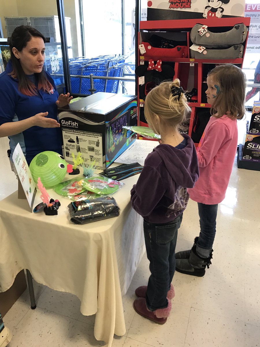 CoastalPETM's tweet photo. Having a blast at the #Glo-and-Tell #GloFish event at @PetSmart Mt Pleasant @PetSmart1250 https://t.co/KIVWbq3154