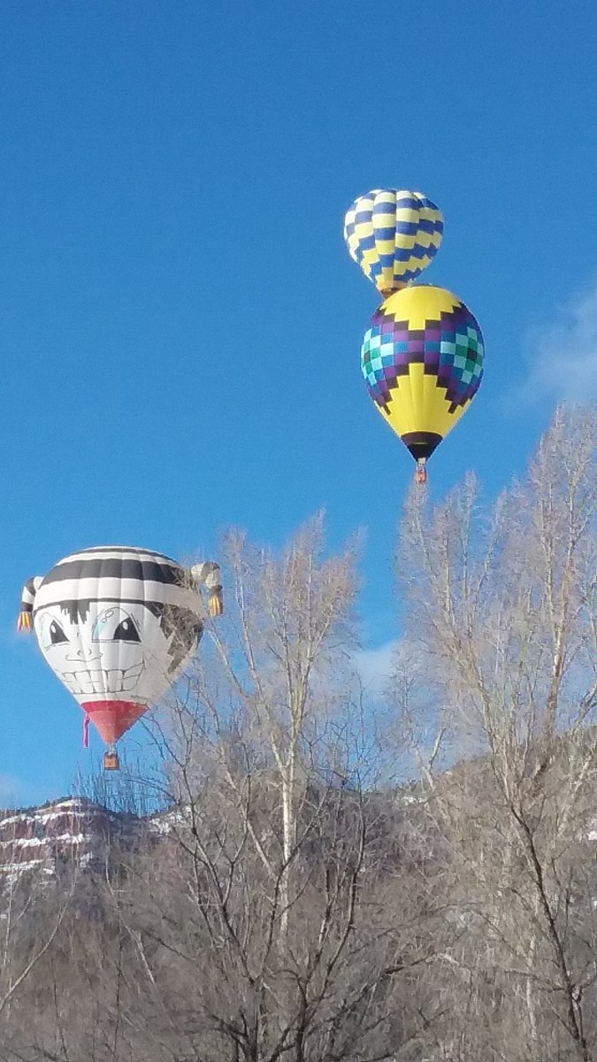 dgotang's tweet photo. When the other balloons be like talking behind your back. https://t.co/n52XMPCw7v