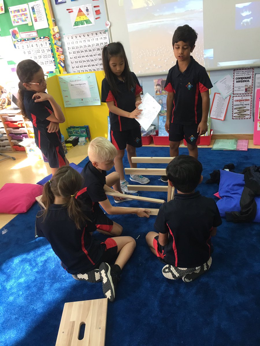 amy7odonnell's tweet photo. Great provocation-collaboratively  building a stool. Teamwork issues, construction probs but-success in the end! #pypchat https://t.co/hcSxVm3Ub4