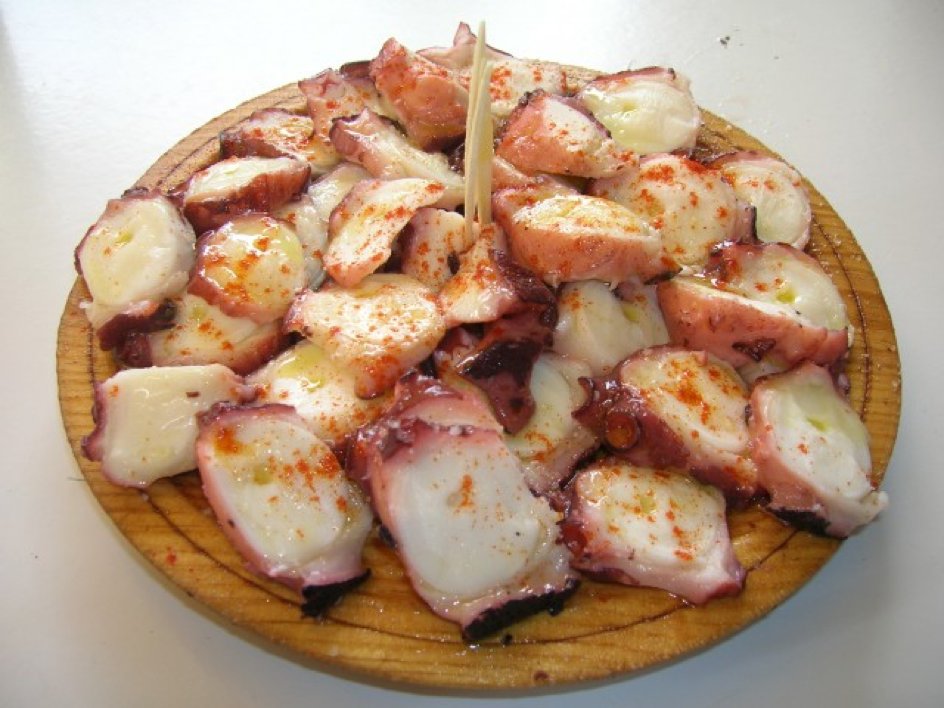 WellEvasion's tweet photo. Le Pulpo à la Gallega est un véritable plat traditionnel de Galice, il est présent dans toutes les férias d’Espagne. https://t.co/O3t926fBPc