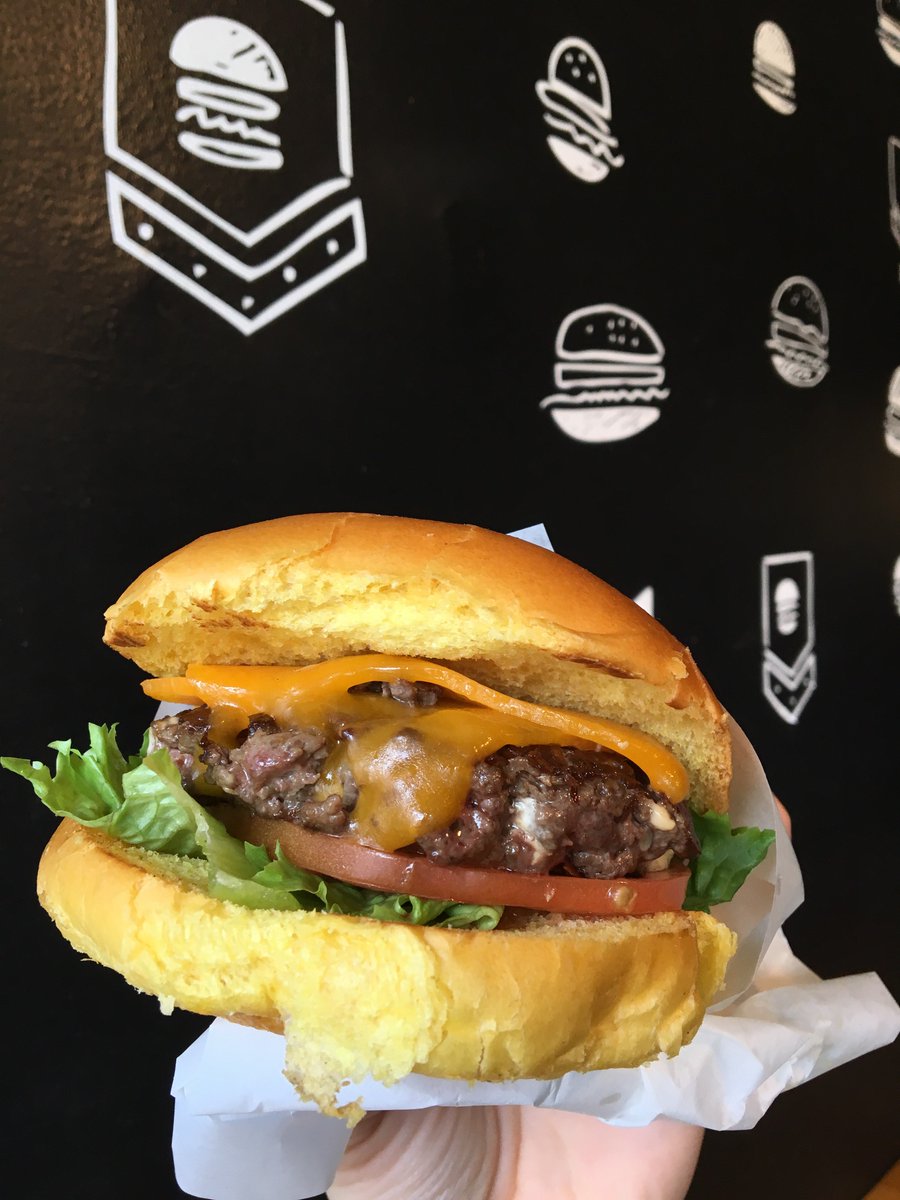 That’s one beautiful burger 😍 

#theburgernator 
#burgernator #burgersandfries #burgers #burgeroftheday #toronto