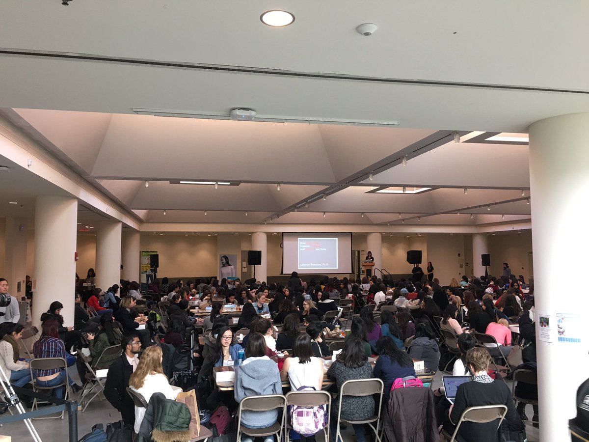 SheStartedIt's tweet image. So excited to be back to .@HarvardUniv for @WECodeHarvard with @reigningit ! Screening at 8pm!! #WECode2017