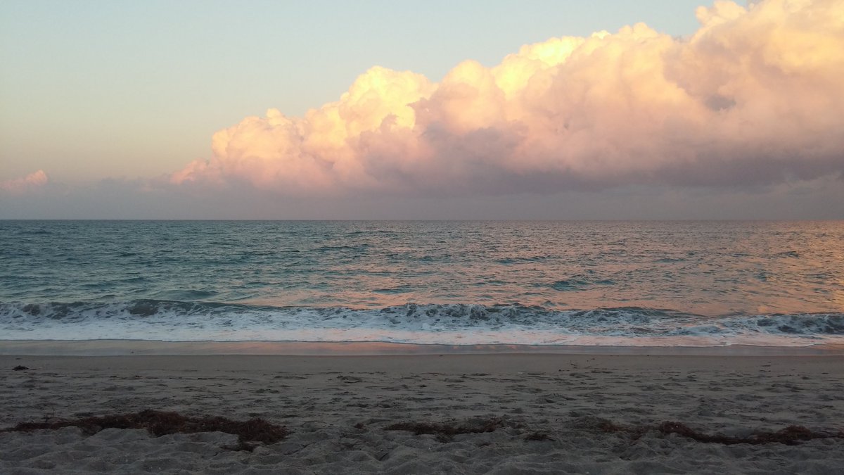 jupiterflorida's tweet photo. Another great night at "Shower 55" beach access that is uniquely Jupiter Florida
#jupiterfloridalife
#JupiterFlorida 
#JupiterBeach https://t.co/jXvBsRDZ29