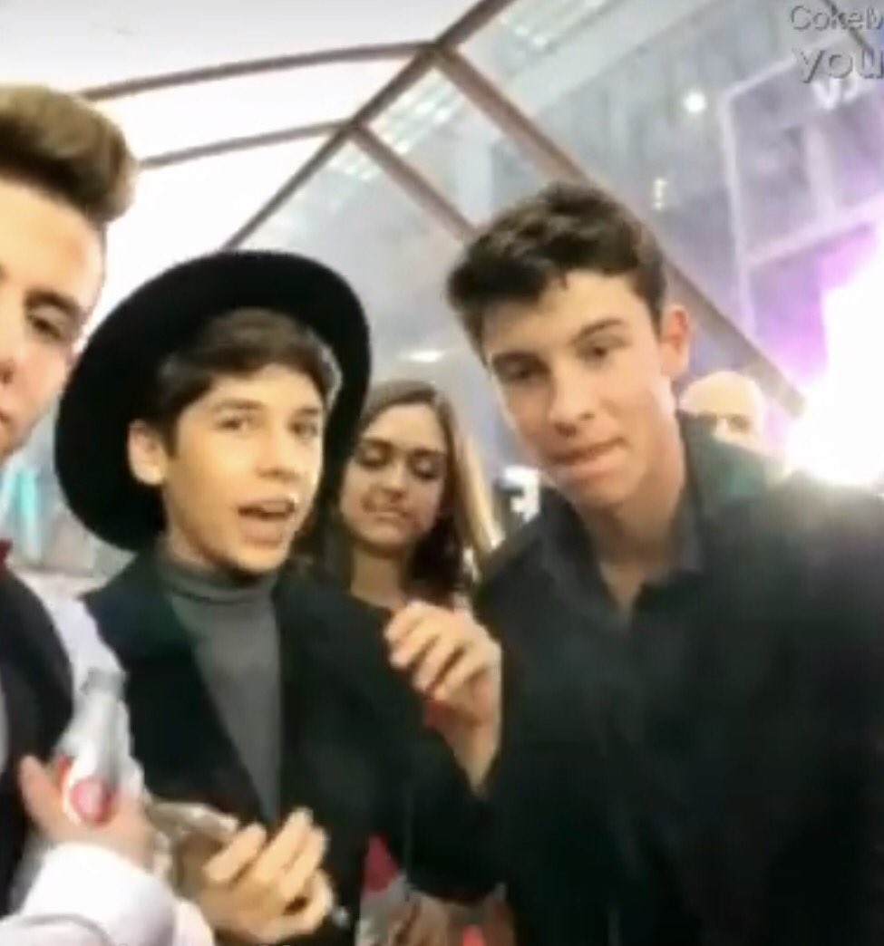 MarioSelman's tweet photo. 2 months later @ShawnMendes https://t.co/bUVrL2fDss