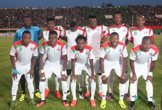 BurkinaMae's tweet photo. Ils ont tout donné ils ont tout fait pour donner la joie à tout un peuple. Bravo aux Étalons pour leur brillante prestation à la #CAN2017 https://t.co/e4UcnfrXUr