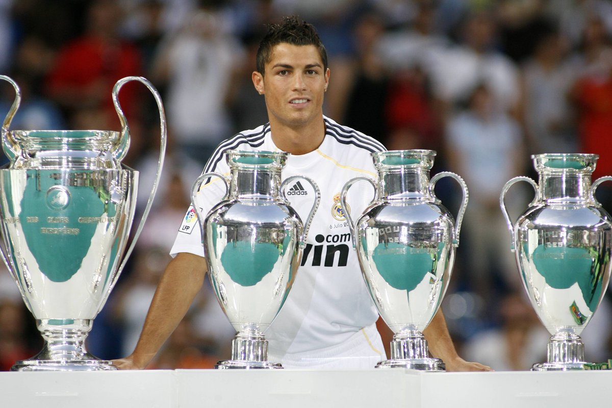 DADJIBSON's tweet photo. @DADJIBSON Apres ...Bon !! Cristiano Ronaldo dos Santos Aveiro, #32ans #TheGAOT #LEGEND https://t.co/MO98Uu88K0