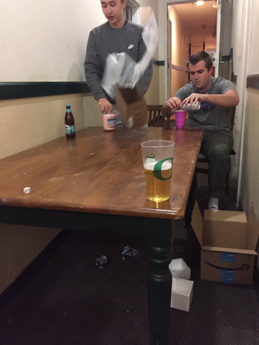die4lyfe's tweet image. Ducks ballin on the court 🏀 and on the table 🎲 #Dieup #ScoDucks #Beerdie      Thx.  @maxgranick