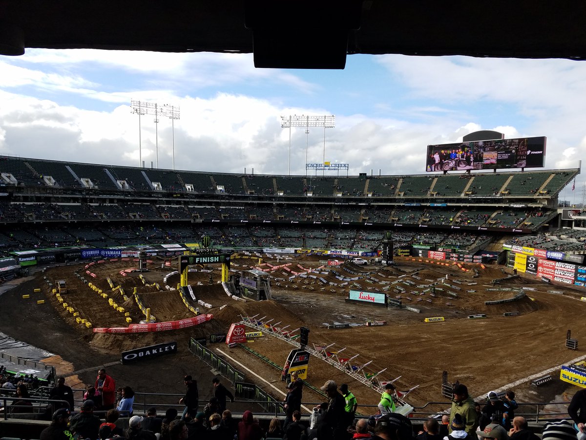 foxiefrisbie's tweet photo. @SupercrossLIVE @CRtwotwo       
Ready for Supercross in Oakland!!! #22son #speedyreedy https://t.co/q8zUquXd0S