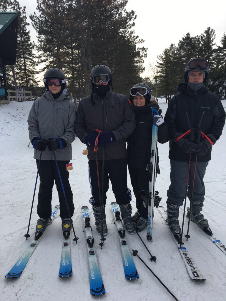 EMohlman's tweet photo. Thanks for the Great  day @AlpineValleySki @mohlman3 #Alex_9 #Ashton_6 #ItWontBeLikeThisForLong https://t.co/wJyHurujjm