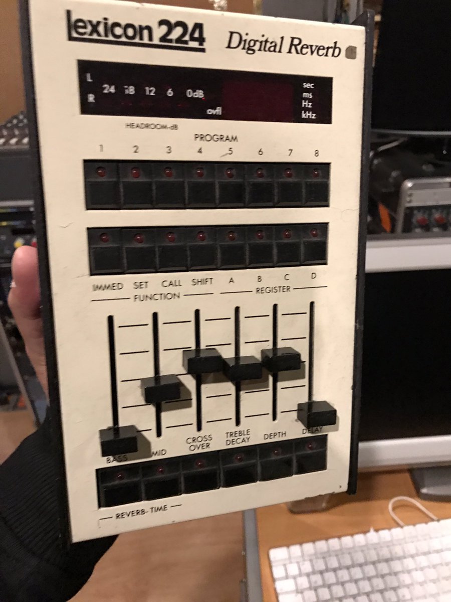 mikehernandez12's tweet photo. Ayer probé esta versión de la famosa Digital Reverb @lexiconpro #Lexicon224 ya que por ahora solo l tengo en la versión de Universal Audio https://t.co/sKlcFFJcos