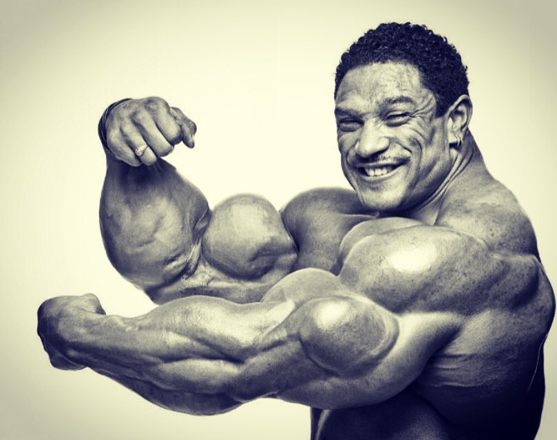 MuscleSection's tweet image. Craziest arms in the business! Man must have some serious tailoring! @RoellyWinklaar #musclesection #hugearms #arms #gains