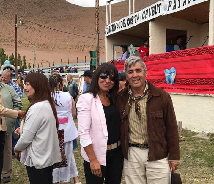 <a href="/Chechu/">Chechu, harto de esta farsa e hipocresía #YoNoVoto</a> con el intendente Gomez en la Fiesta Provincial del Caballo. #gobernadorcosta m.facebook.com/story.php?stor…