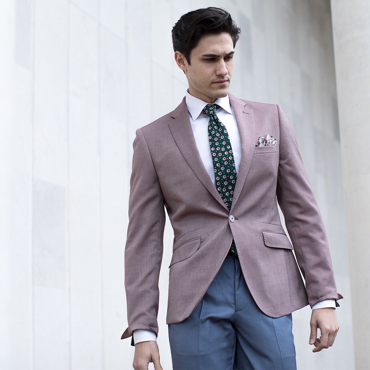 Al mal tiempo... ¡Buen outfit! | Americana slim fit ojo de perdiz.

Consíguela aquí ---> bit.ly/2l4Xfk8