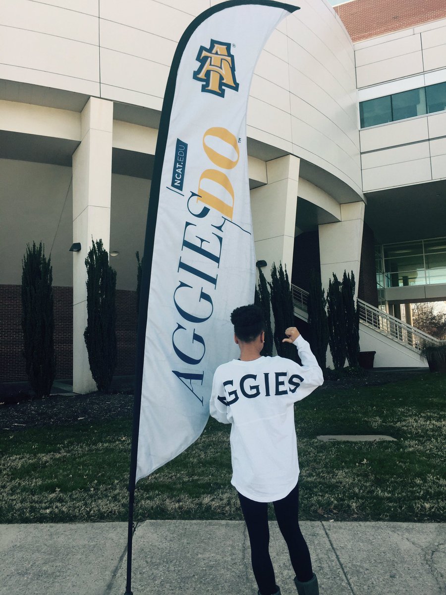 lilkzj's tweet photo. So happy that I was invited down for this great day! #ncatscholars17 #ncat21 🐶💙💛 https://t.co/PRigdwwEZM