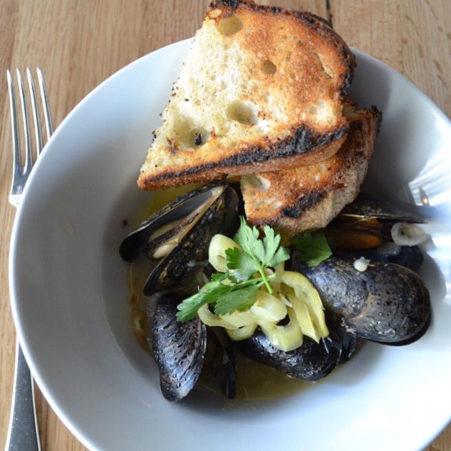 #Mussels 💪🏼, fennel, lemon, Belgian Ale &amp; Falernum w/grilled rustic bread.  Perfect warm up on this cold winter day.