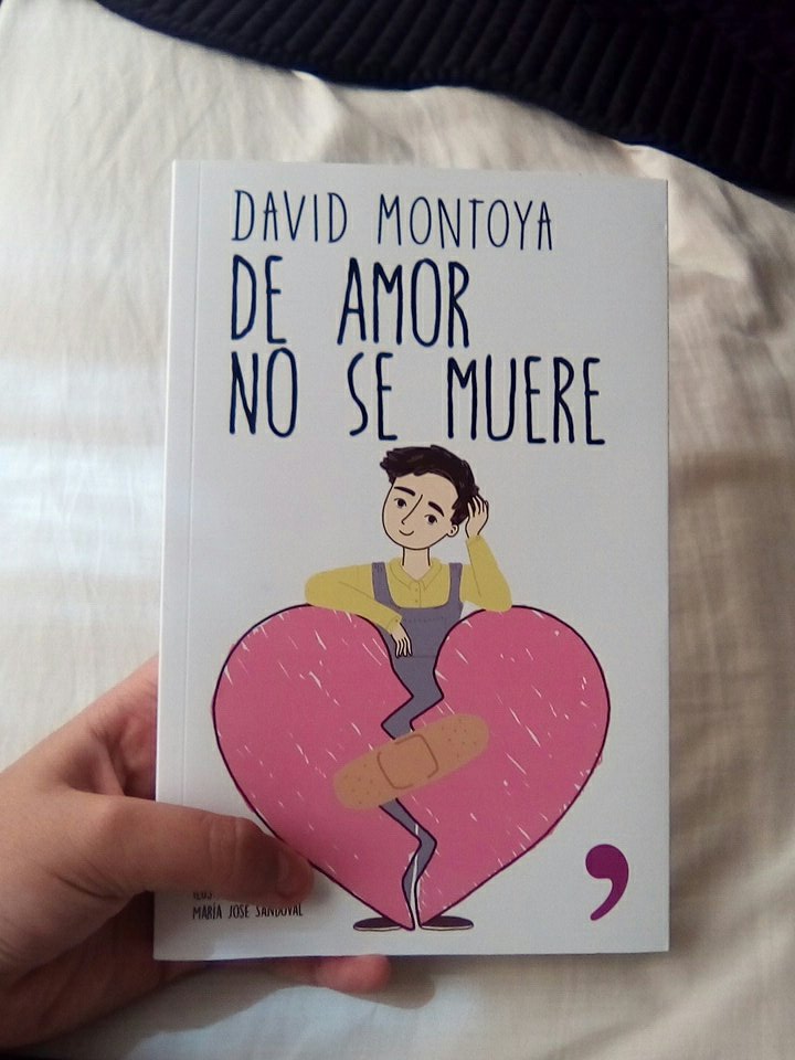 neotzexo's tweet photo. @_davidmontoya_  esperando que sea mañana para la firma de libros https://t.co/x4oBciznWT