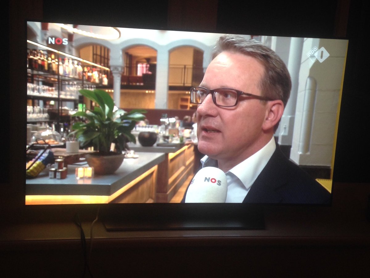 HanitavdSchaaf's tweet photo. Gemiddeld 2 miljoen kijkers @NOS journaal om 20.00. Mooie exposure voor @LWD2018 @FriesMuseum @HotelPostPlaza @mooilwd en piek in @ClipitNL https://t.co/A99gAgDxQd