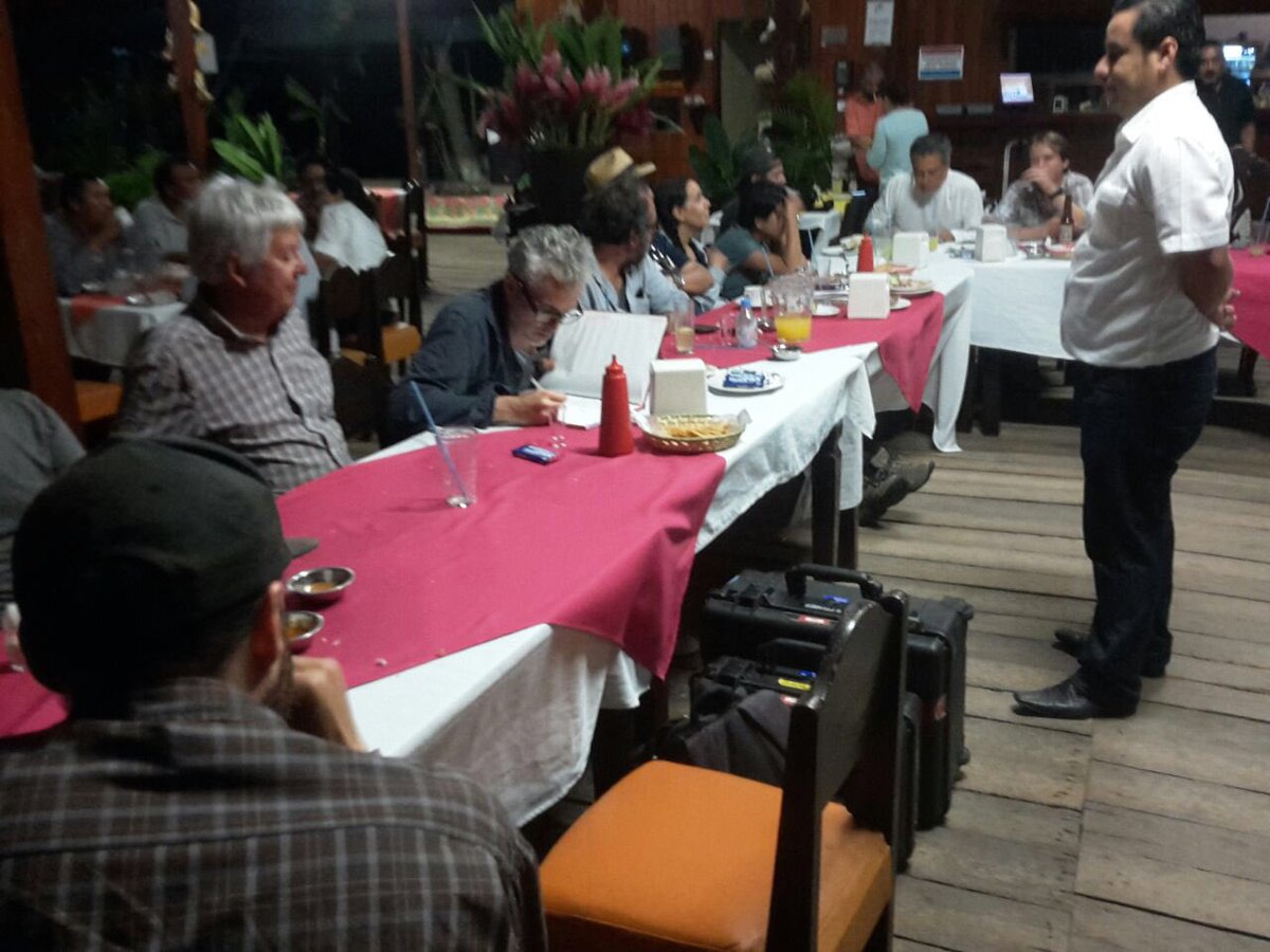 ClubPalmas's tweet photo. Estuvieron en Club Palmas los ganadores del Oscar, Alfonso Cuarón y Eugenio Caballero, luego de revisar locaciones para la película "ROMA" https://t.co/GnR0P2qwfP