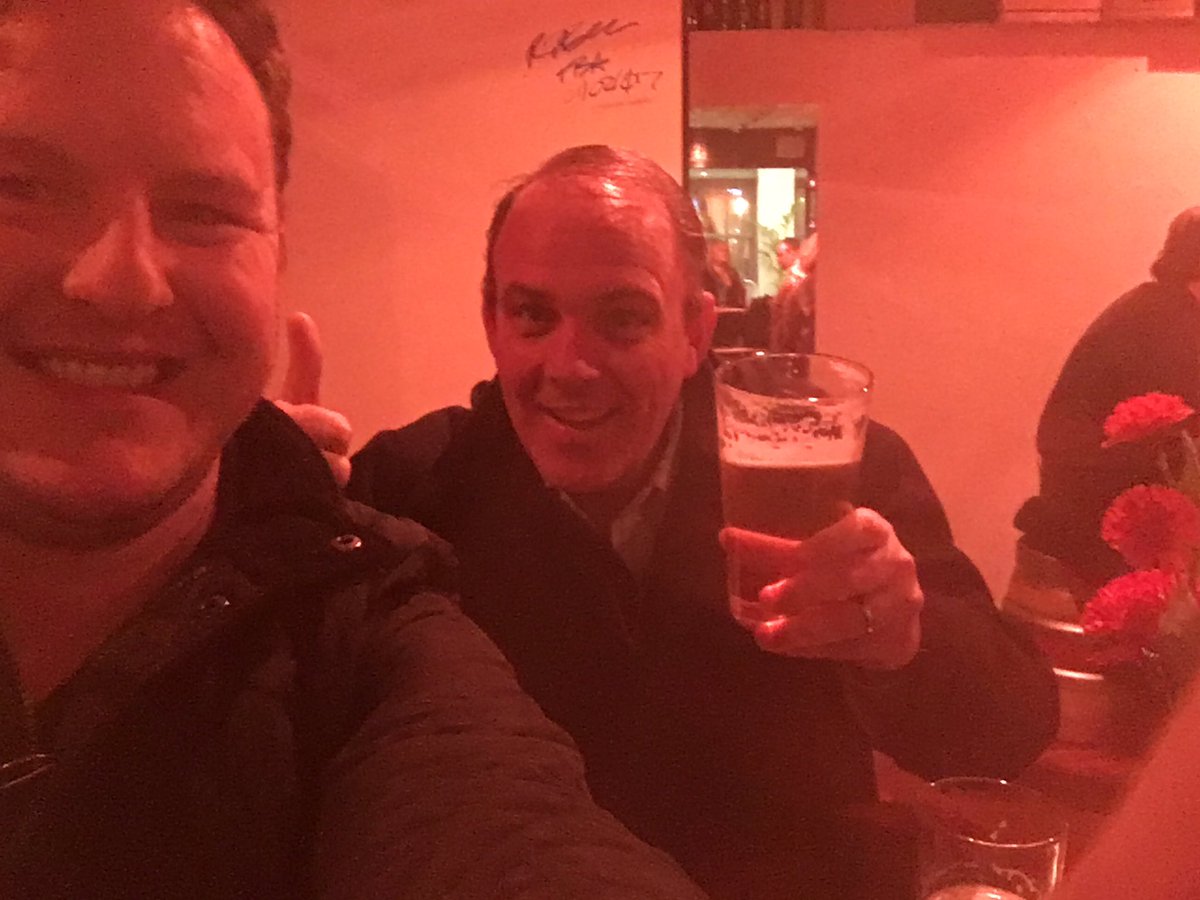 PuttingHub's tweet image. Dior @FlatstickAcad enjoying his first English ale #flatstick #lph