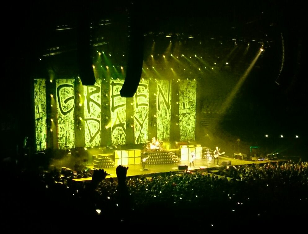 Miliecolo's tweet photo. @GreenDay @BJAofficial what a fucking show https://t.co/qIkeZhSeS5