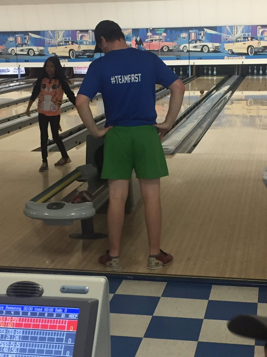 JrB_SilverFoxes's tweet photo. Foxes taking in a little bowling this afternoon @DKoc20 taking home best outfit of the day. #TeamFirst https://t.co/RPyIjeUNtR