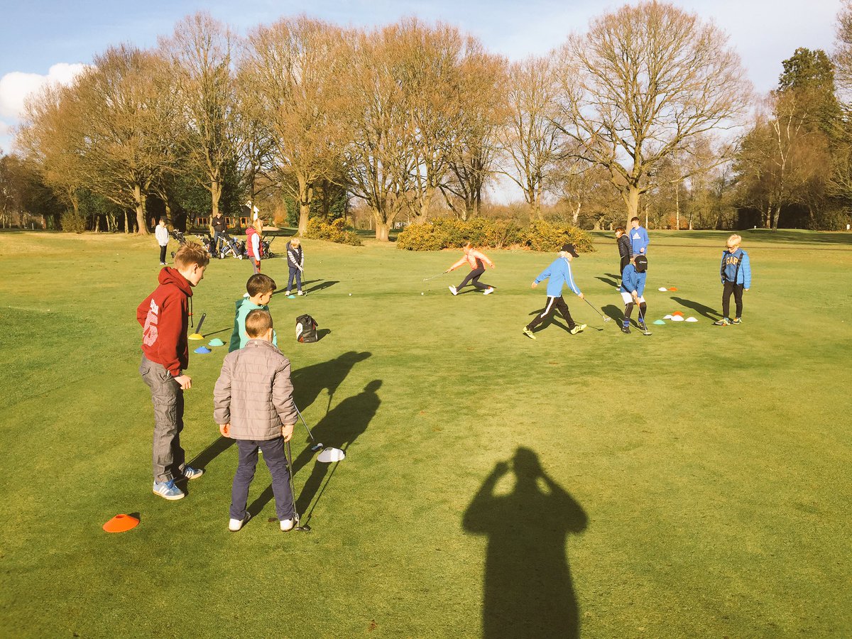 The Junior Academy was back today <a href="/HarpendenCommon/">Harpenden Common GC</a> great to see so many young and enthusiastic golfers 🏌<a href="/robleonardgolf/">Rob Leonard Pro Shop</a> #growingthegame