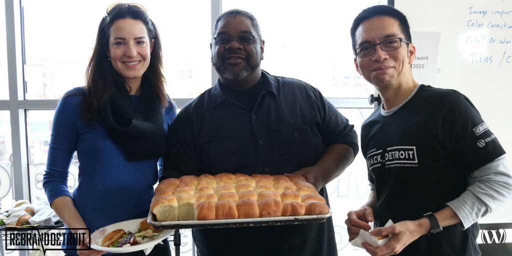 rebranddetroit's tweet photo. Shawn Jones Catering left @johnmaeda speechless with their amazing biscuits! Thanks for lunch Shawn! #HackDetroit https://t.co/CfRJClChkf