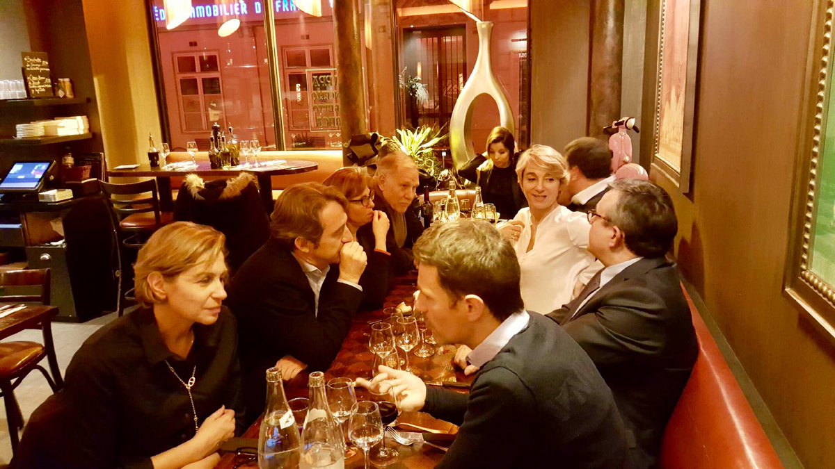 jamescheron's tweet photo. [PARTI RADICAL] Dîner sympa d'après Congrès autour d'@yvesjego @n_delattre @DominiqueRiquet https://t.co/Q6cWBKuFSV
