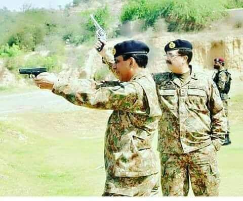 SabukAfridi's tweet photo. General Ashfaq Pervez Kiyani &amp; General Raheel Sharif 😍
#ExCOAS
#PakArmy https://t.co/PzKy4fDc2O