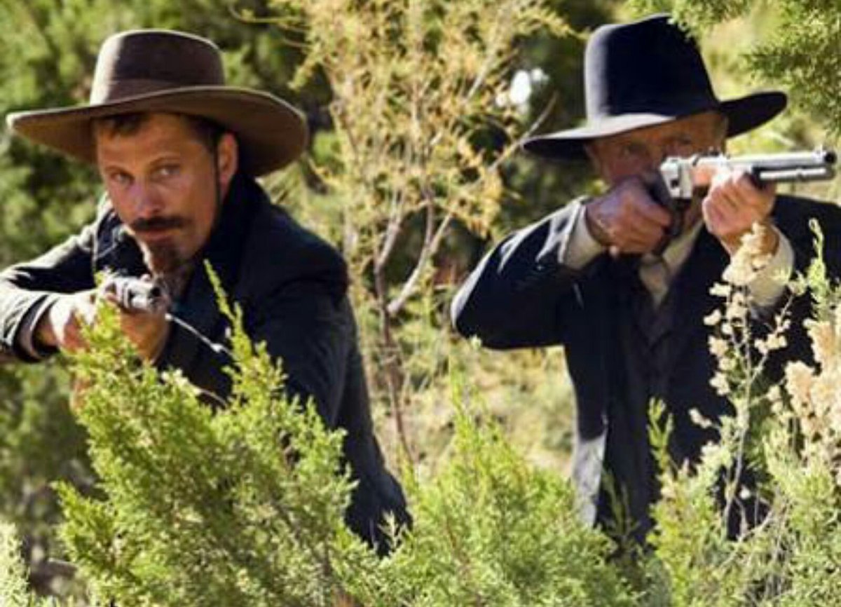 リンカ Sur Twitter ちなみに アパルーサの決闘 ヴィゴとエド ハリス 男の友情が熱い西部劇 ヴィゴが相棒役としてめっちゃ ジェレミー アイアンズ レニー ゼルウィガーも出てます