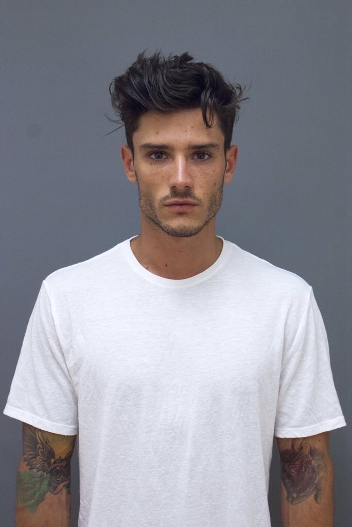 rpgzew's tweet image. - Diego Barrueco 
- Brett Barrueco
- 22 ans 
- Médecin , Europe.
- Bisexuel
- @barruecorpg