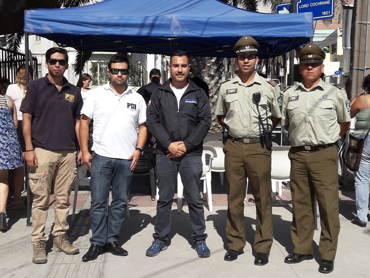 CONHER1110's tweet photo. Con el @Micc3ra, @Carabdechile campaΓ±a #yocuidolacasademivecino, #antofagastaseguro, en el #parquebrazil https://t.co/TISvADzFVH