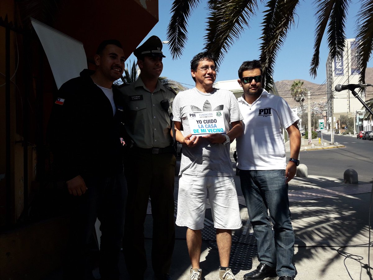 CONHER1110's tweet photo. Con el @Micc3ra, @Carabdechile campaΓ±a #yocuidolacasademivecino, #antofagastaseguro, en el #parquebrazil https://t.co/TISvADzFVH