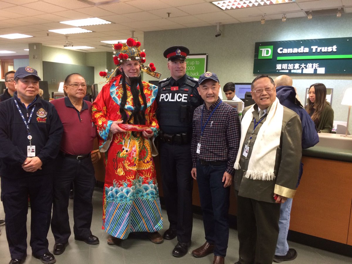 sashimi138's tweet photo. TD sponsored police mall walk https://t.co/hLAKrMtmas