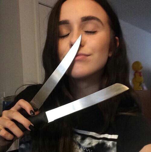 glowvatow's tweet photo. Cutting off Fake Friends like.....😂😂😂 https://t.co/qqN1AWWKDQ