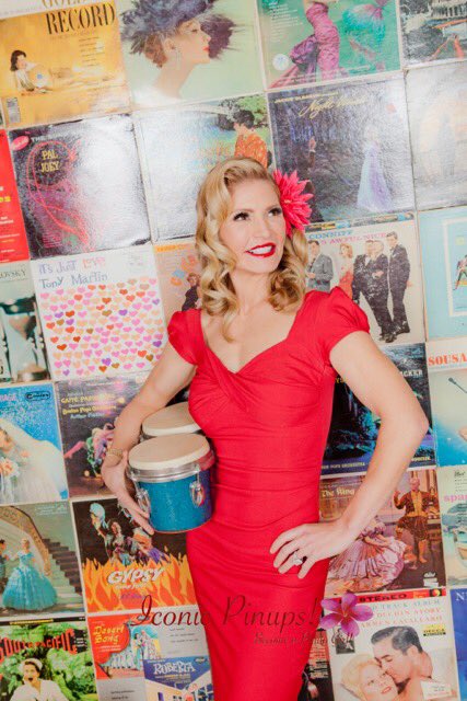 DaynaDevon's tweet photo. Just in time for V-Day you can look like a bombshell pinup for your guy!  @Iconicpinups is running a $99 special. Everyone looks gorge!💋💄👠👙 https://t.co/cbLYDbxcHR