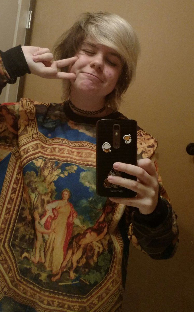 monstaxofficl's tweet photo. i look like a 12 year old emo boy and/or a pre-deb member of a boy group (my hands have to be near my face ok) #imveryverygood https://t.co/qlyODiJrGn