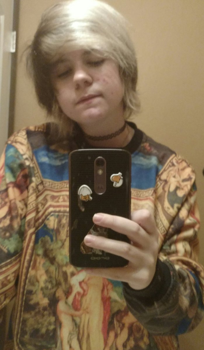 monstaxofficl's tweet photo. i look like a 12 year old emo boy and/or a pre-deb member of a boy group (my hands have to be near my face ok) #imveryverygood https://t.co/qlyODiJrGn