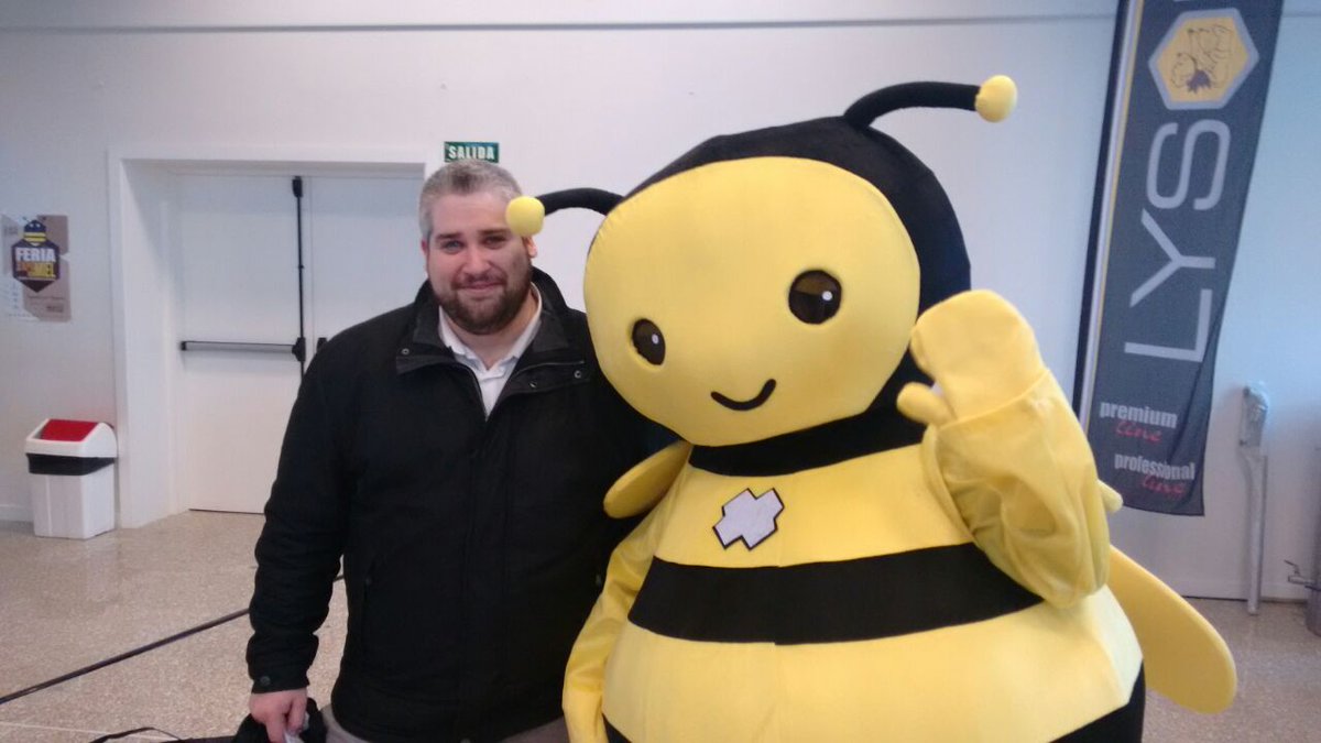 SmartBeeGPS's tweet photo. Disfrutando en las jornadas apícolas de @AEApicultores. #smartbee #apicultores #bee #beekeeping https://t.co/1vfubuyOxO