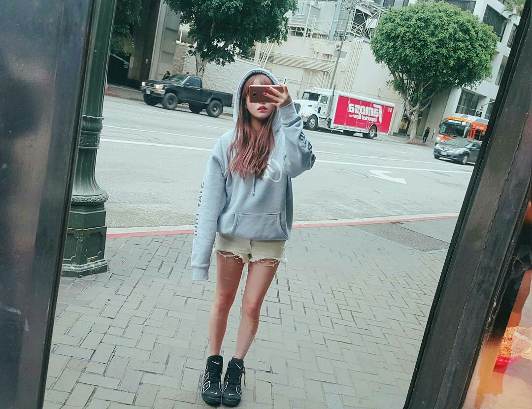 kasperintl's tweet photo. [Kasper on IG] Connetic's got me feeling like 😎 @ connetic 🌴🌴🌴 How's the weather in Korea? #connetic #california https://t.co/vKM5x7IpTQ