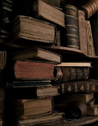 Hermionegttys's tweet photo. Rol con @Bonestty 
Lugar @Bibliotecatty 
”Ûń grån sêcrêtõ gûąrdądo ëntrë åntîgûås págįnäs” https://t.co/Q1BjP2Ur7d