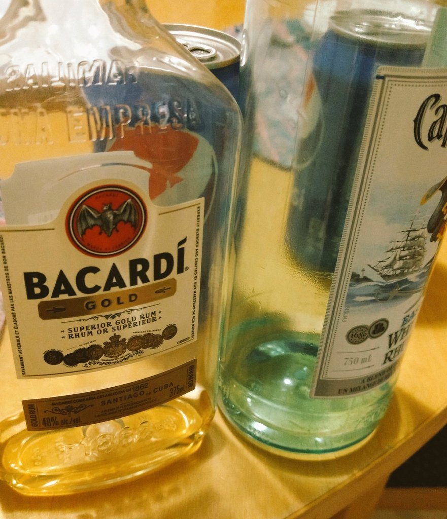 JayelleMo's tweet photo. WHO DRANK ALL MY RUM? #ohyeahMe #porchclub https://t.co/gRPZ4qM0Oj