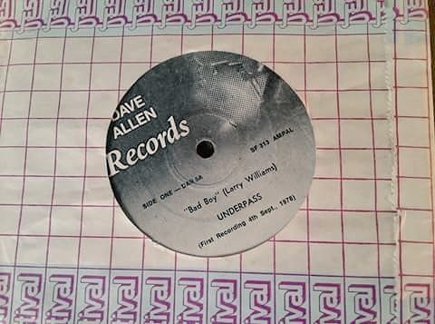 georgeginis's tweet image. #SendbackSunday Mega Flashback 
My 1st Band &amp;amp; Single "Bad Boy" 78
Andrew Bartley On Guitar
I Played Bass n Vocals