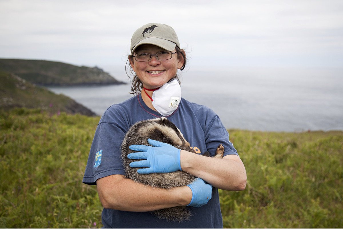 RosieWoodroffe's tweet photo. I'm Rosie; I help people coexist with African wild dogs &amp; badgers. I juggle being an #actuallivingscientist &amp; a mother, so I'm always tired https://t.co/rpeo65OYdL