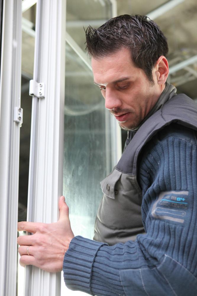 justrightair's tweet image. Are those #WindowTracks in need of a cleaning? Try this and be like the pros! bit.ly/2iNMW1b