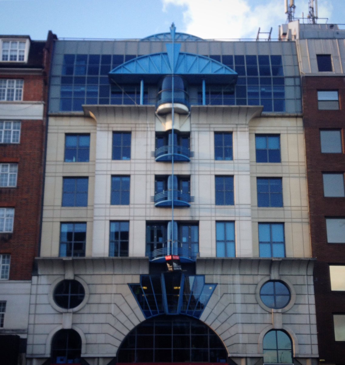 FariMagic's tweet photo. Sainsbury's on ground level vandalising the hell out of this fine ass Pomo frontage. Smh. #pomo #pomobuildings #london #kensington https://t.co/8aZkJhquky