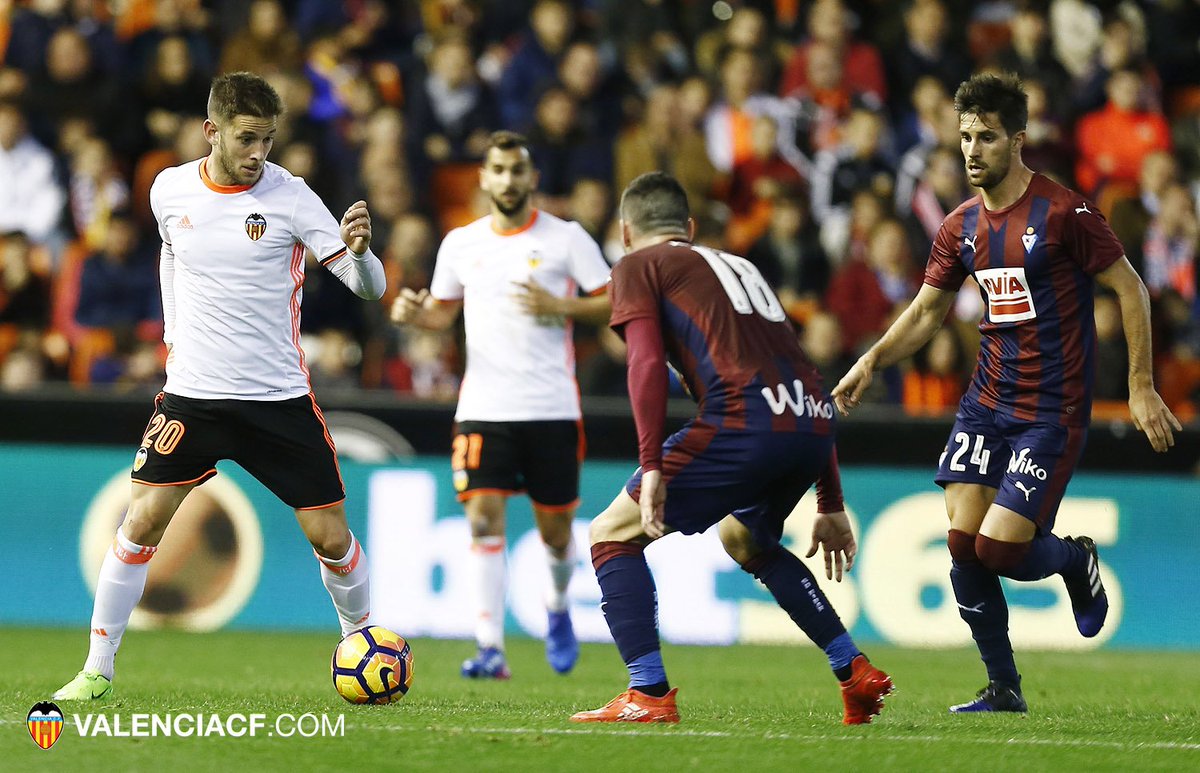 valenciacf's tweet photo. 📷El @valenciacf pierde en Mestalla ante el @SDEibar (0-4)👉https://t.co/7WNRyKwwXc https://t.co/8D8zRx5wHI