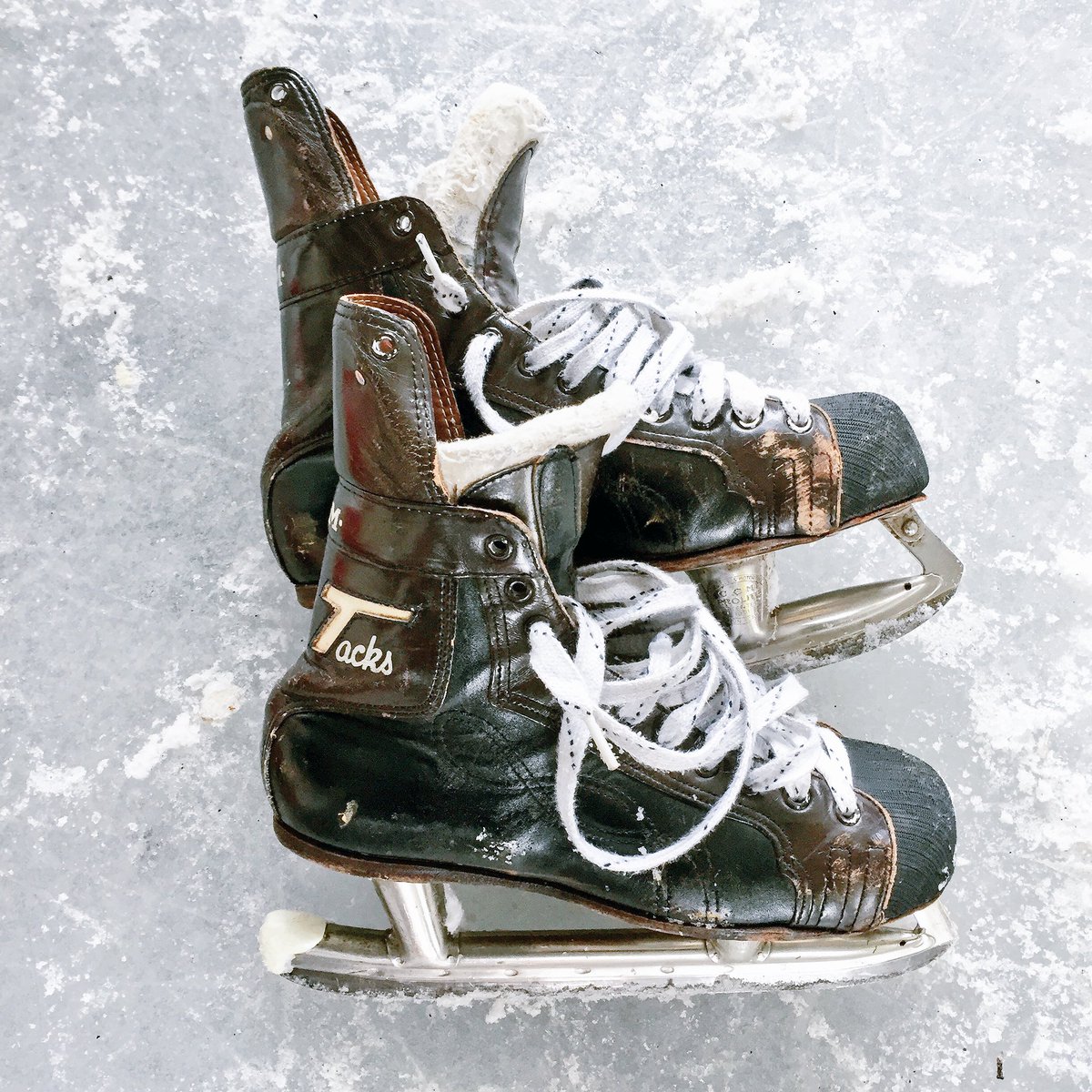 bizsanford's tweet photo. Beauty day for a 15 km skate! Bonus: check out my dad's sweet sweet canal skates. #ccmtacks #ottcity https://t.co/sa9ILRn22a